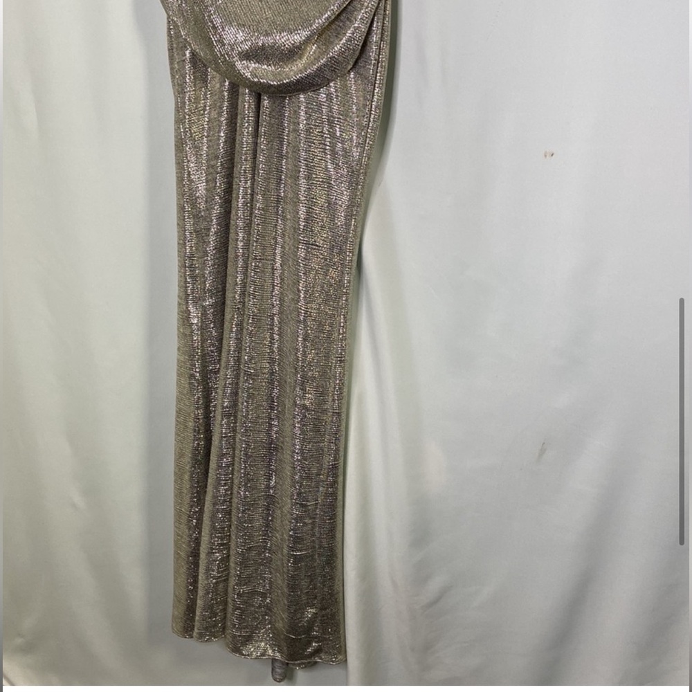 Betsy & Adam Metallic Cape-Sleeve Gown- Size 6 - Picture 6 of 10